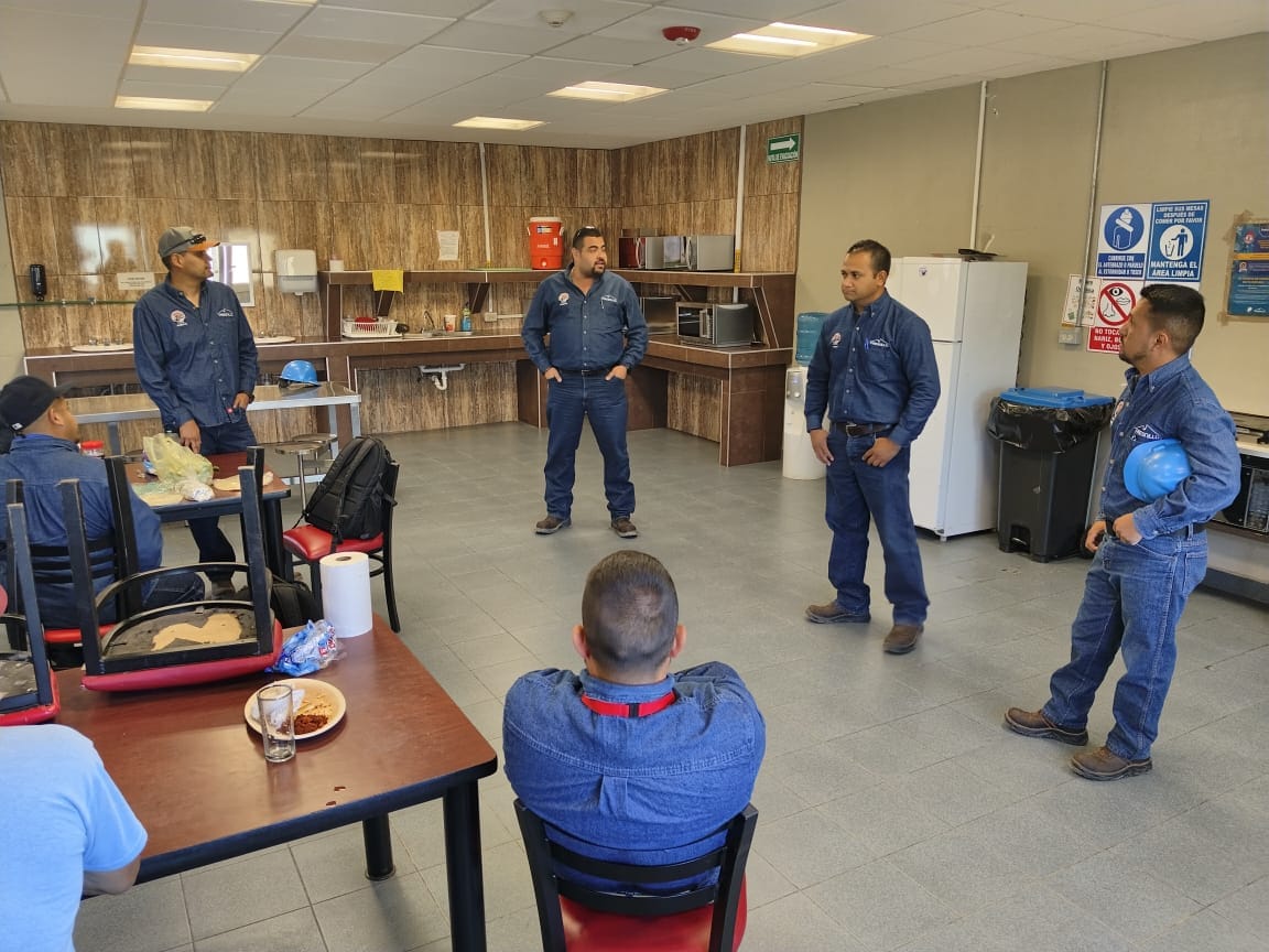 [Galería] Compañeros de Sección 96 Noche Buena en RIT