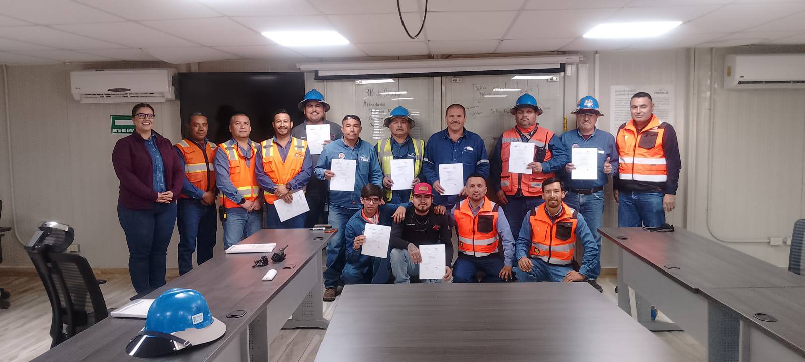 [Galería] Certificación en equipo de retroescavadora a los Compañeros de Sección 96