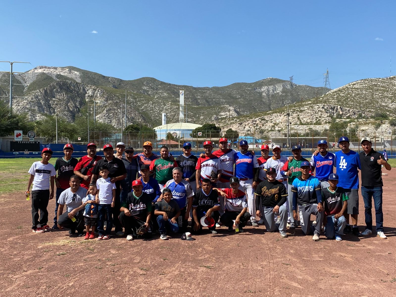 [Galería] Sección 8 Bermejillo se enfrenta a Sección 74 Torreón en partido de béisbol