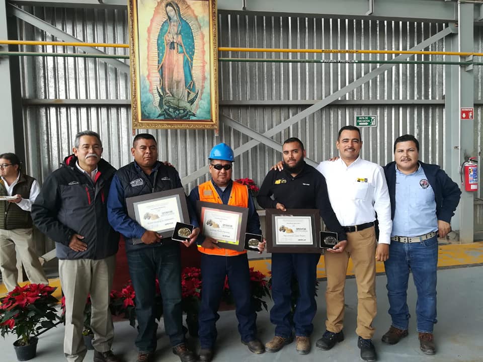 [Galería] Entrega de reconocimientos a Compañeros por su V y X aniversario en Secc. 94