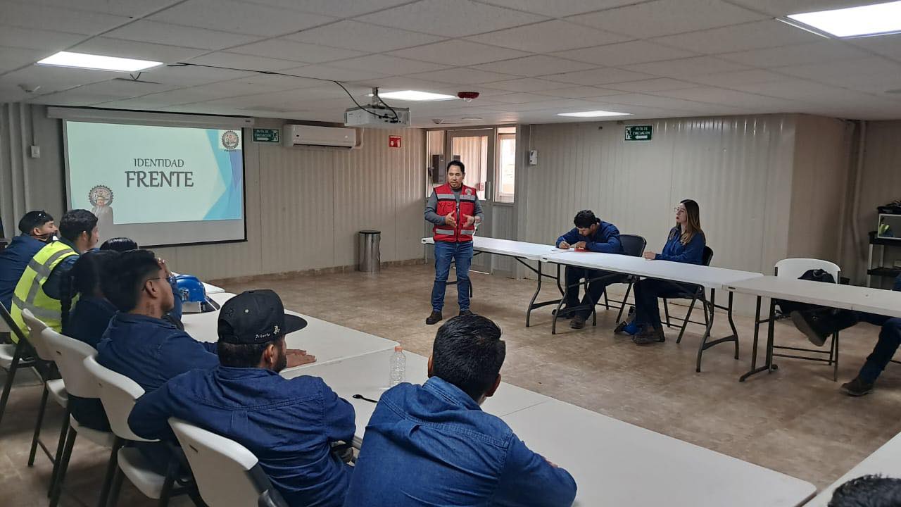 [Galería] Comité Nacional impartiendo platicas a grupos de nuevo ingreso en Sección 94