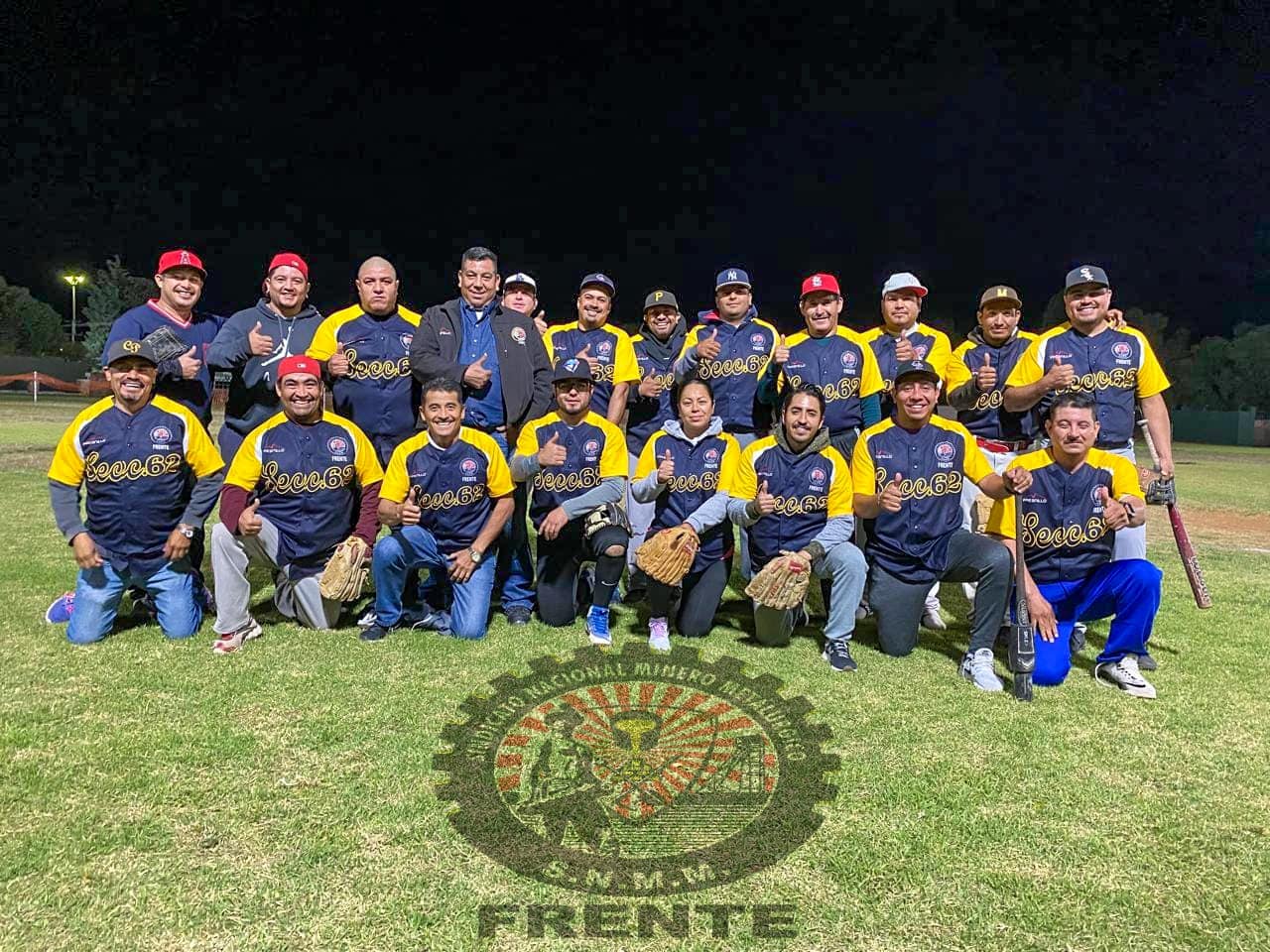 [Galería] Entrega de uniformes a los Compañeros del equipo de sóftbol, Sección 94 Caborca