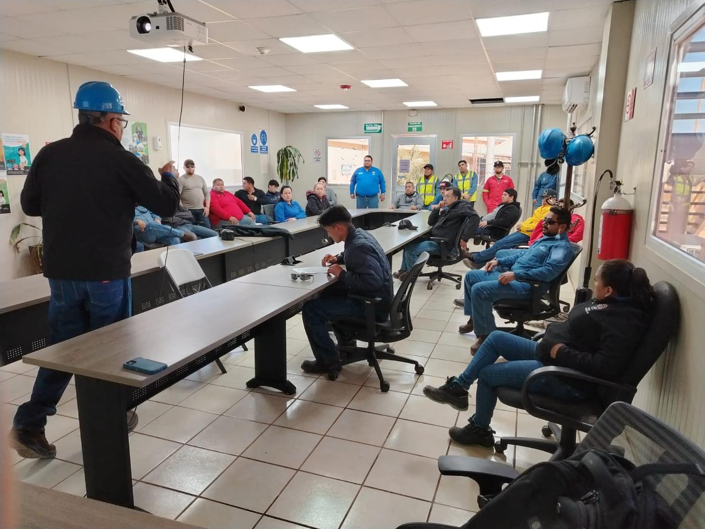 [Galería] Pláticas de empalme y seguridad con Compañeros de la Sección 94 Caborca