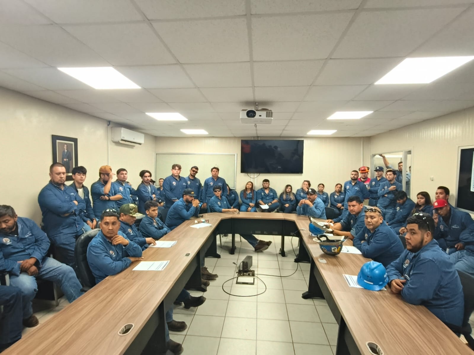 [Galería] Comité Ejecutivo Local y Compañeros del CEN comprometidos con la prioridades de El FRENTE