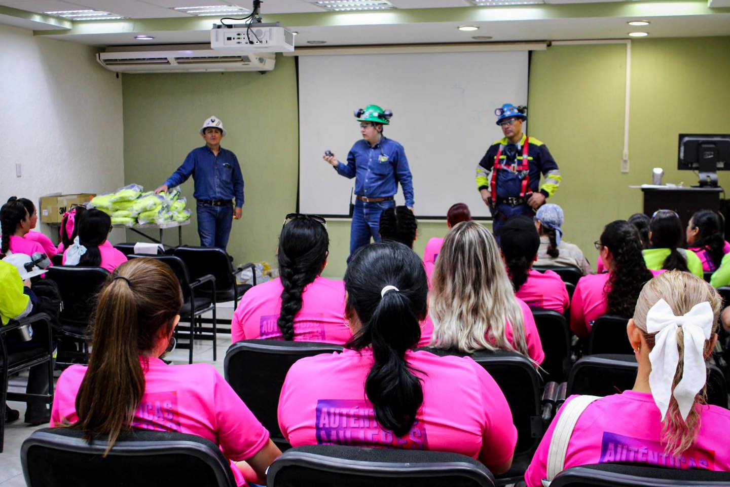 [Galería] Recorrido en Mina con las Auténticas Mujeres Mineras