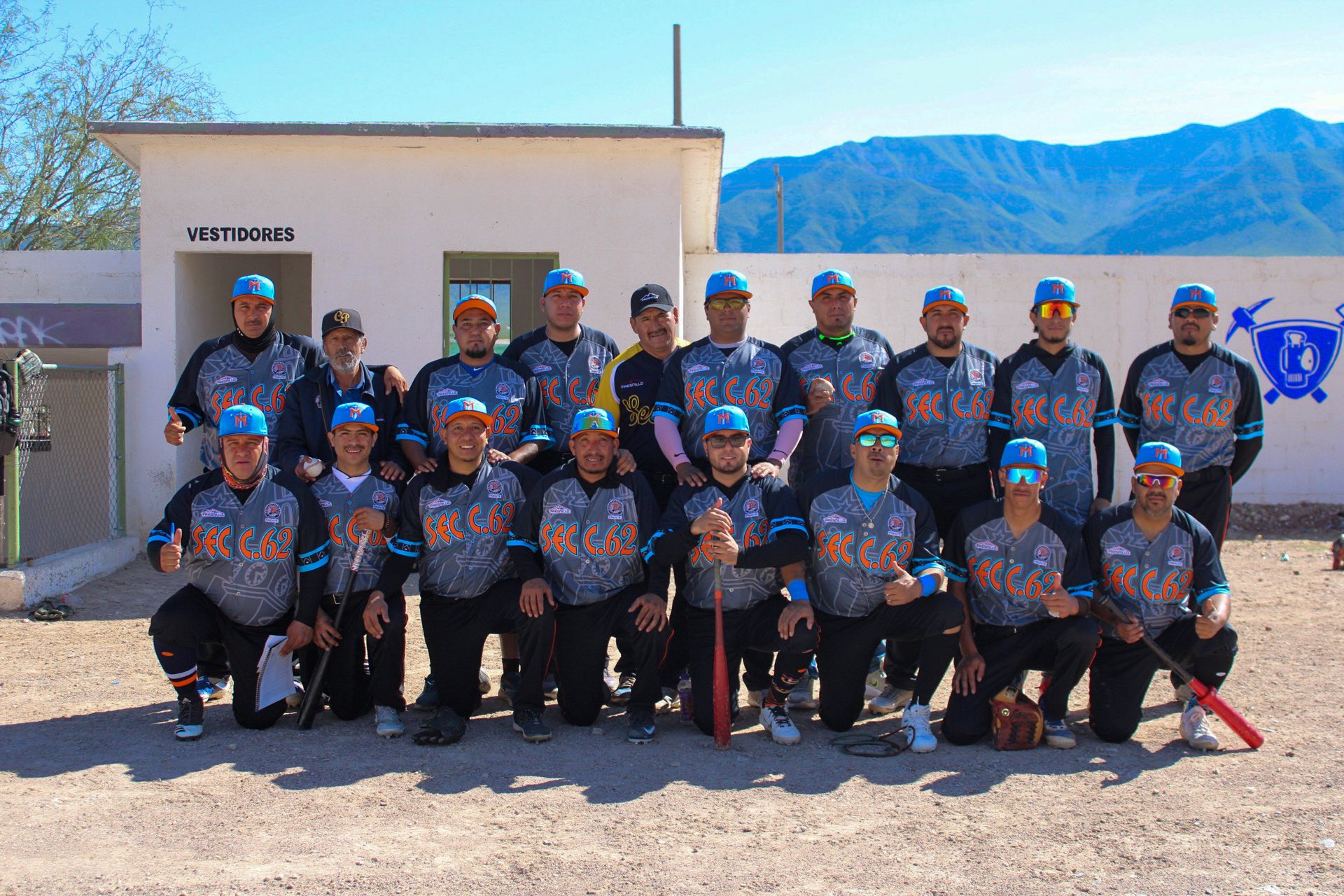 [Galería] ¡Gran juego de béisbol! Enfrentamiento entre la Sección 62 Fresnillo y Sección 68 Velardeña