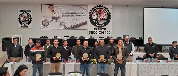 [Galería] Entrega de reconocimiento LEALTAD, a Compañeros con 10 años de trayectoria