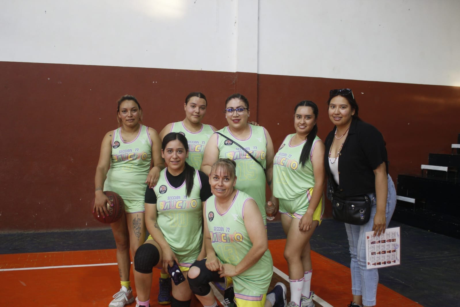 [Galería] Encuentro deportivo de basquetbol femenil, Sección 72 Saucito 
