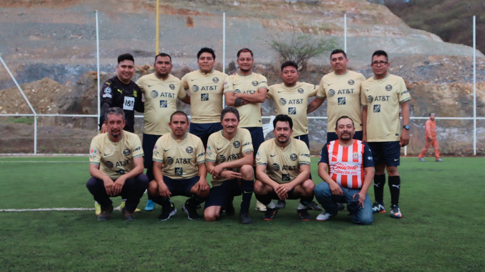 [Galería] FRENTE Teloloapan Sección 221 en gran partido promoviendo el deporte