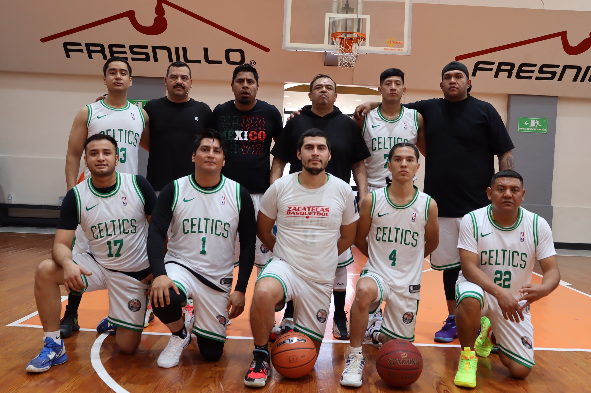 [Galería] Equipo varonil de basquetbol, Sección 94 y 72, en Encuentro Deportivo de Aniversario