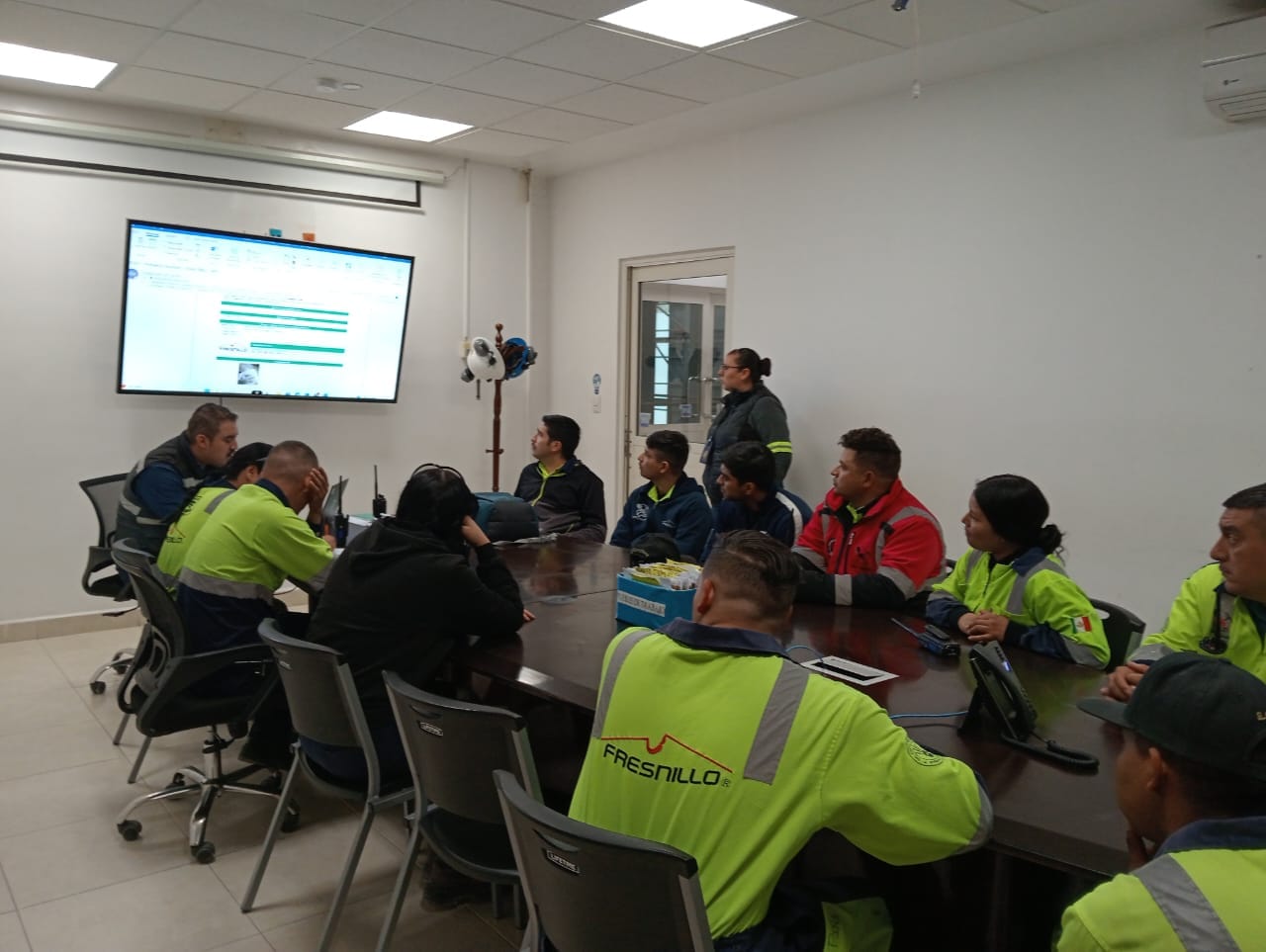 [Galería] Comité Local en RIT visitando distintas áreas de Sección 31