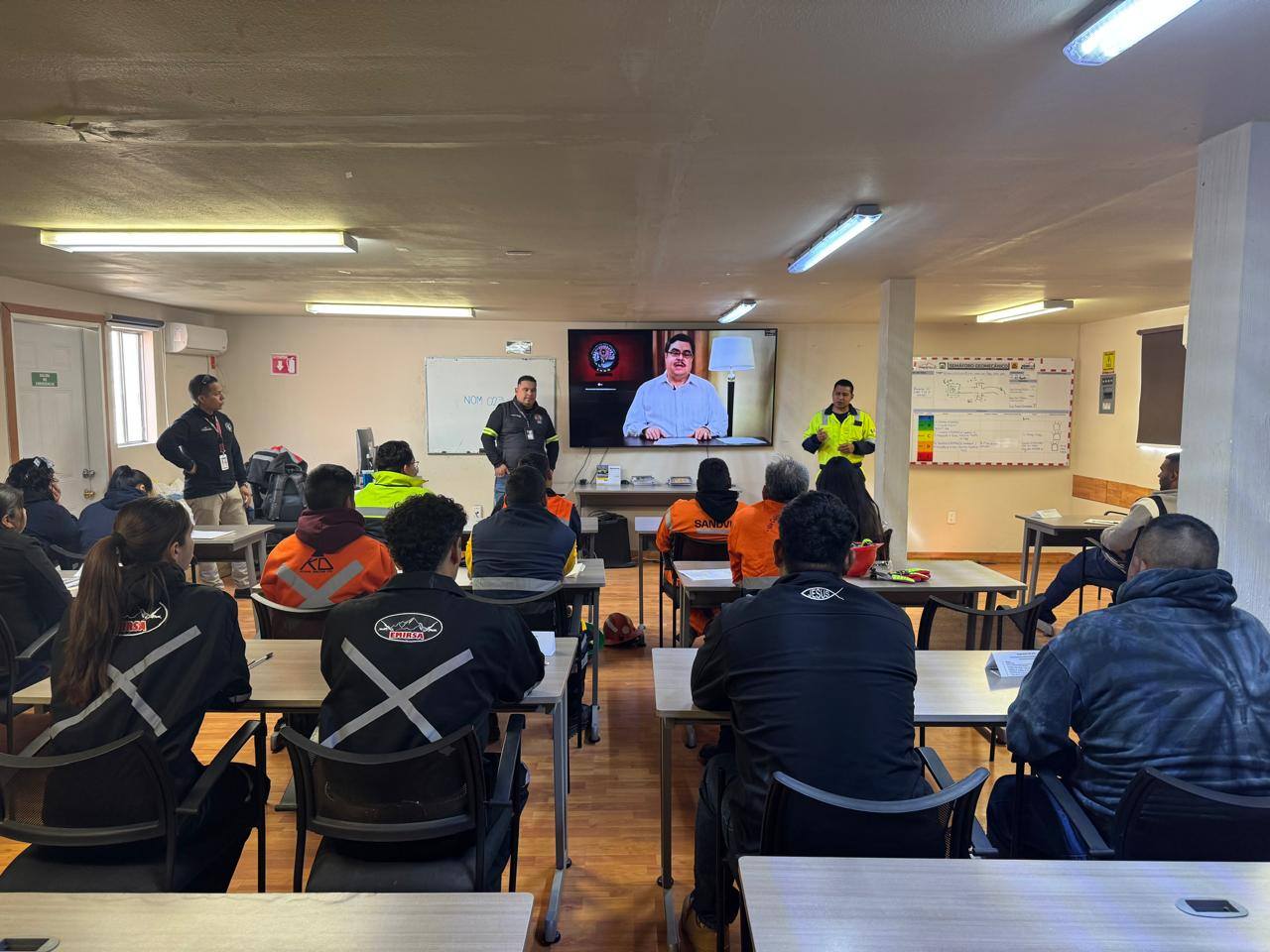 [Galería] Pláticas de seguridad con los compañeros y compañeras SDN en Sección 31 San Julián