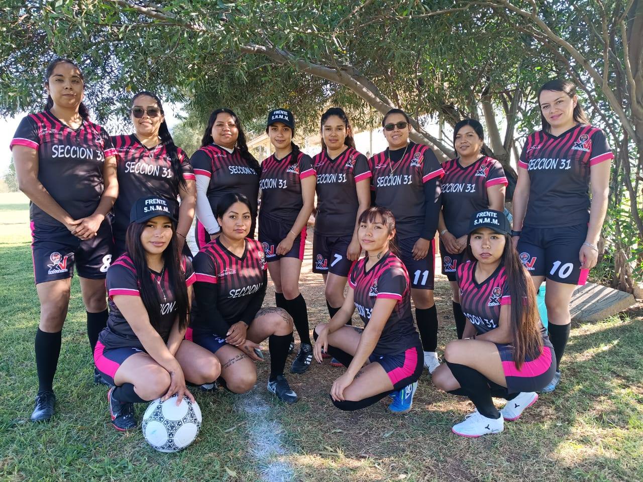 [Galería] Equipo femenil de fútbol de la Sección 31 San Julián en el Encuentro Deportivo Aniversario