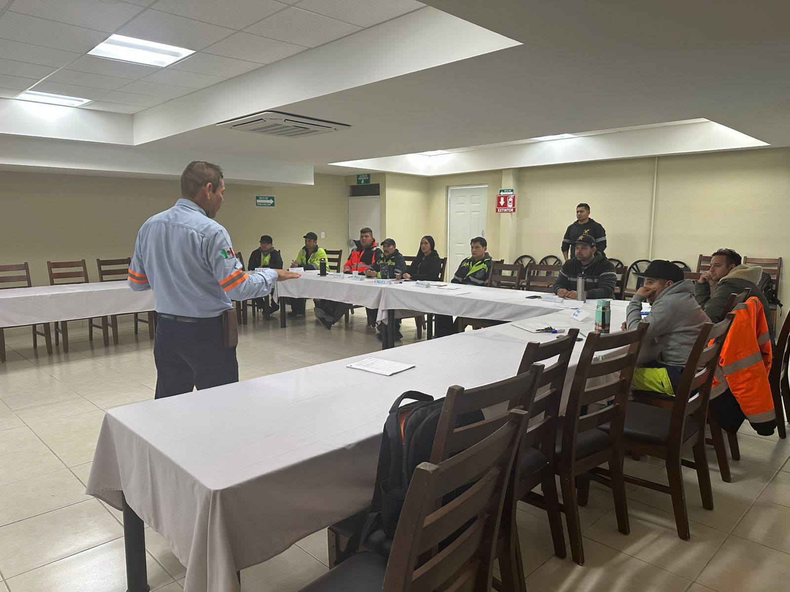 [Galería] FRENTE Sección 31 San Julián atentos en capacitación