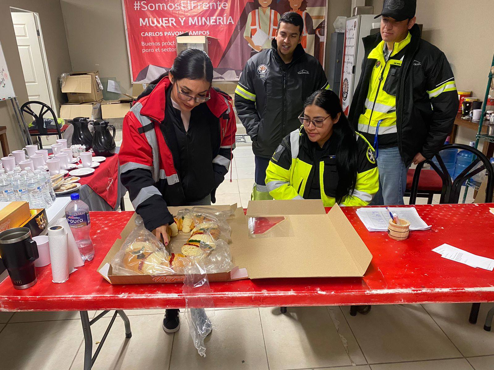 [Galería] Sección 31 San Julián comparte rosca de reyes y continúa las tradiciones
