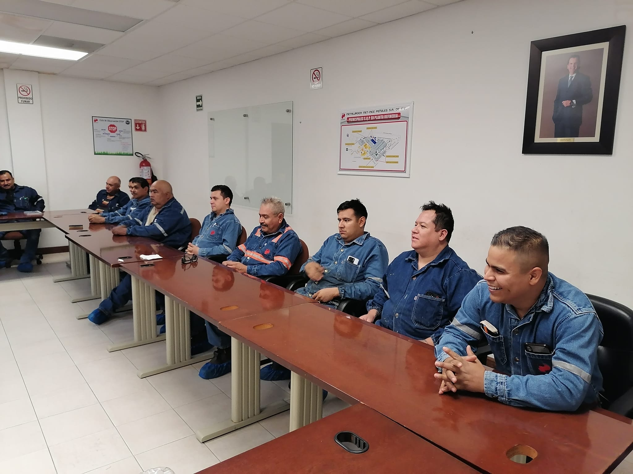 [Galería] Celebran los cumpleaños del mes de Compañeros de Sección 64 Refinería