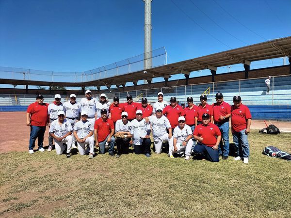 [Galería] Partido de baseball entre las secciones hermanas 64 y 74 Torreón 