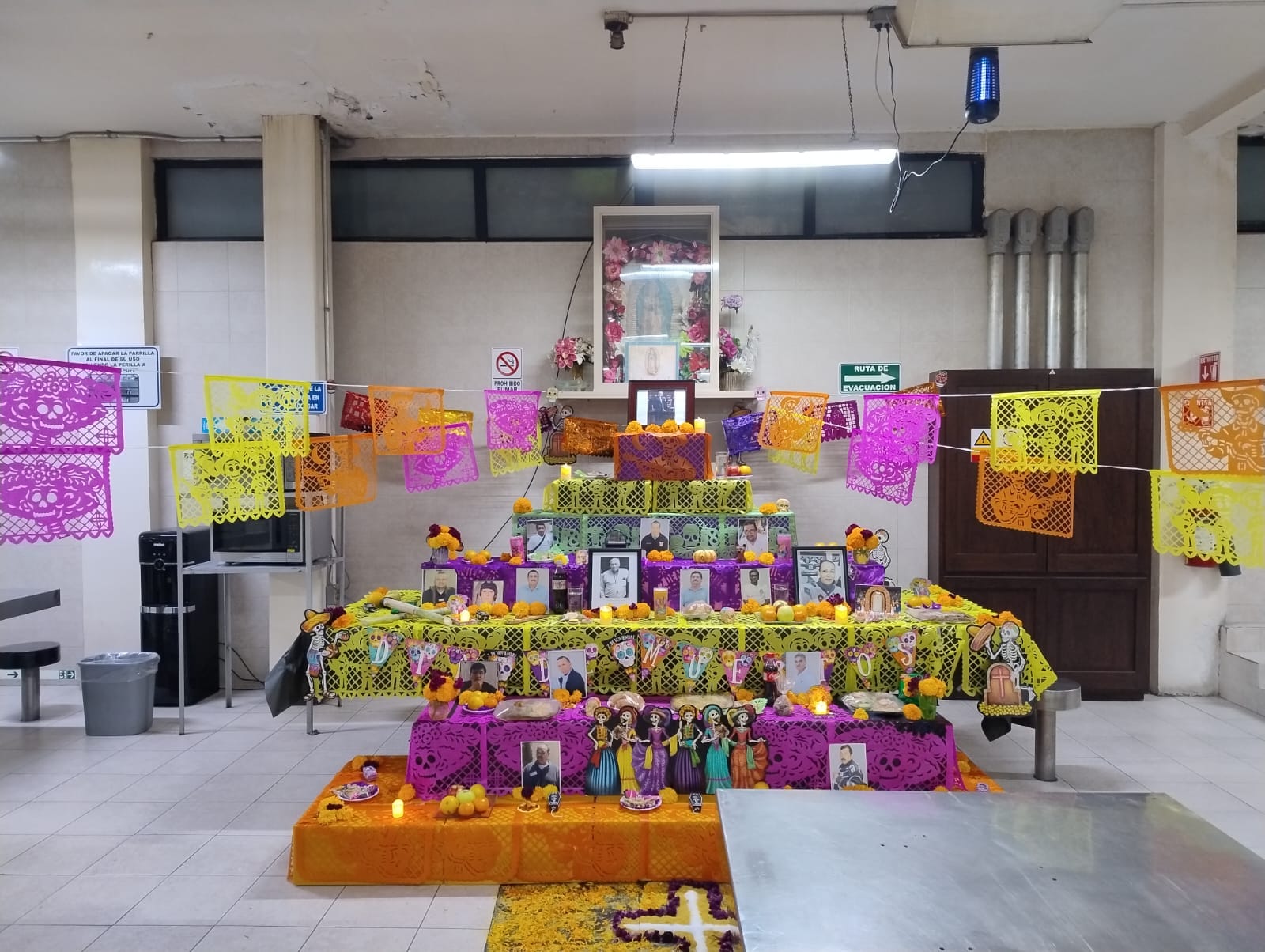 [Galería] Tradicional Altar de Muertos en Sección 64 Refinería
