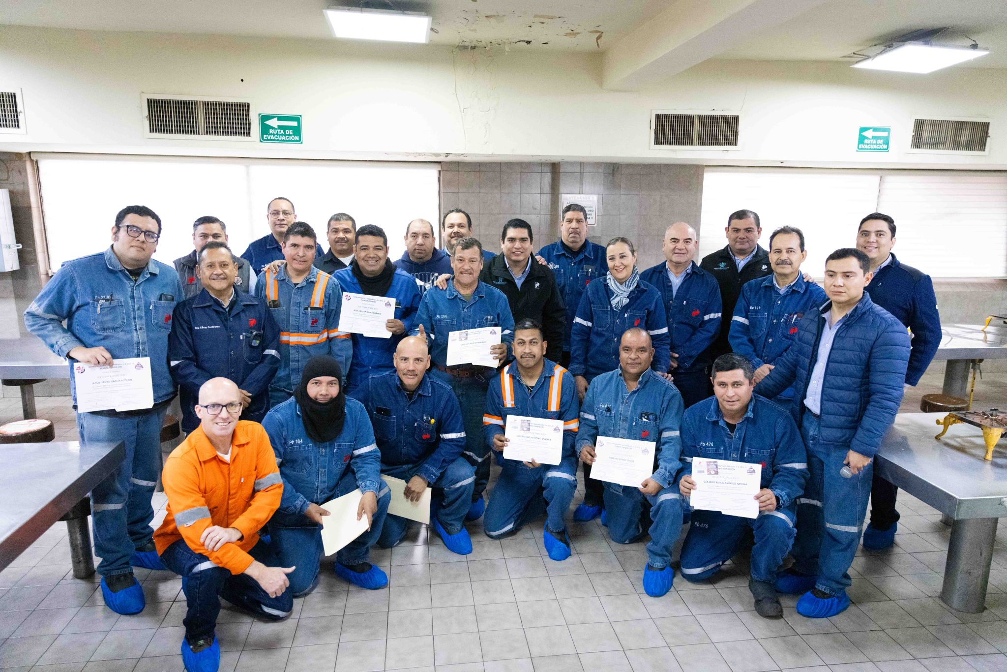 [Galería] Entrega de reconocimiento a Compañeros de Sección 74 por laborar sin accidentes
