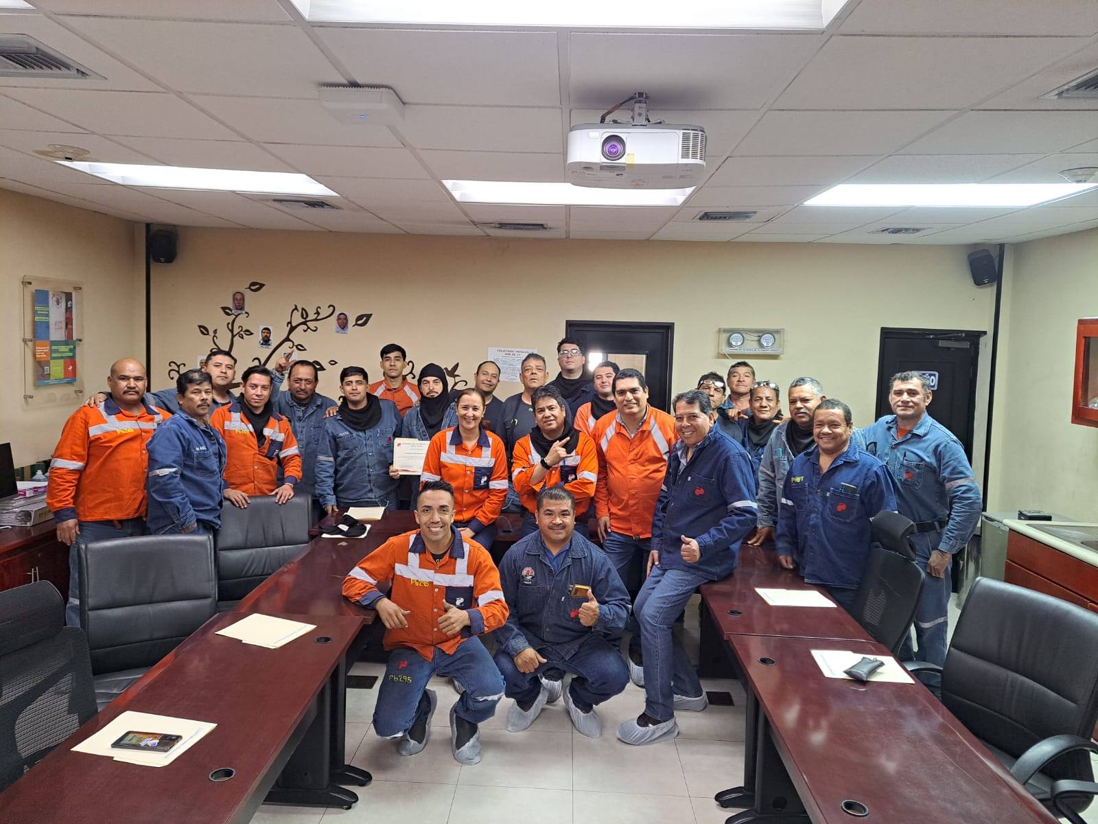 [Galería] Reconocimiento de 1 año sin accidentes incapacitantes a Compañeros de Sección 74 