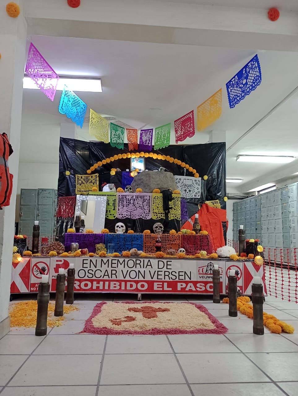 [Galería] Sección 68 Velardeña coloca tradicional Altar de Muertos