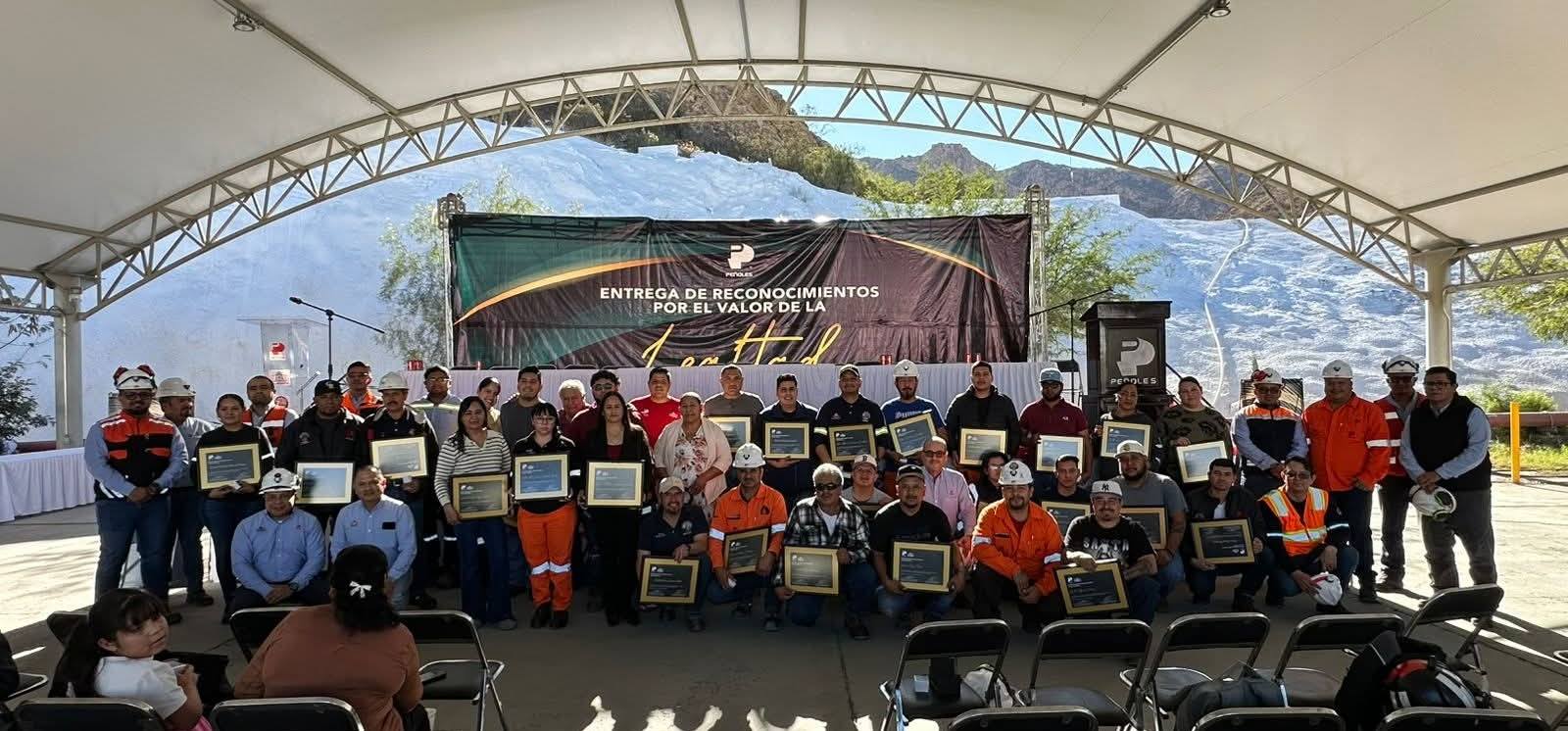 [Galería] Entrega de reconocimientos por el valor de la Lealtad, en Velardeña, Dgo.